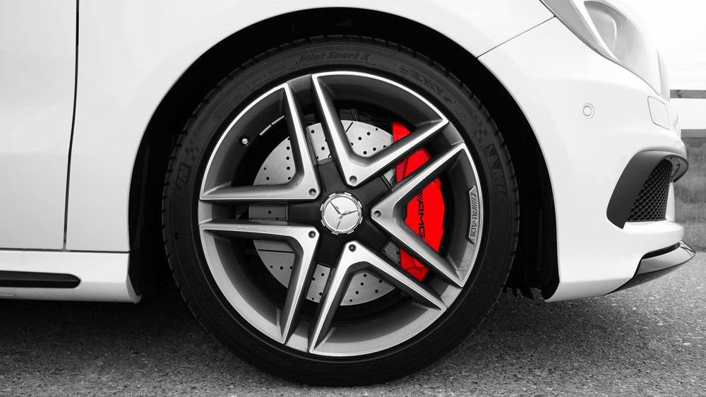 Automobili imaju kočnice na sva četiri točka